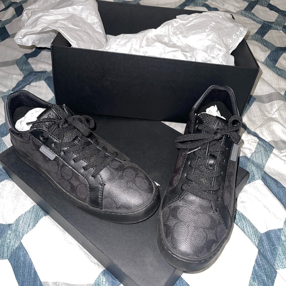 Coach sneakers, size: 9 with box, worn 1, 9.8/10 condition ✅